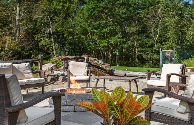The Bigwood Cabin by Avantstay Hot Tub Firepit Pool Table Private Yard - Photo 67