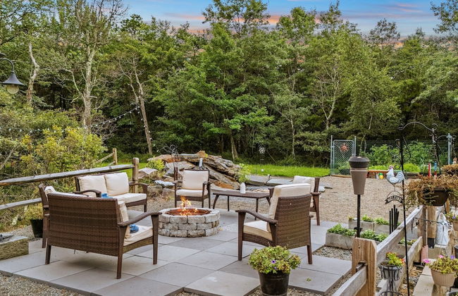 The Bigwood Cabin by Avantstay Hot Tub Firepit Pool Table Private Yard - Photo 66