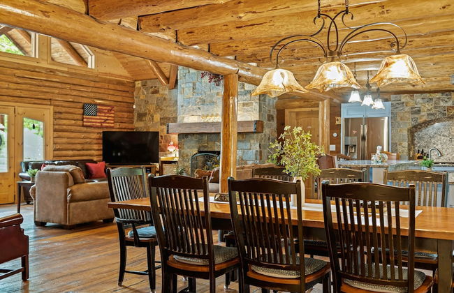 The Bigwood Cabin by Avantstay Hot Tub Firepit Pool Table Private Yard - Photo 18