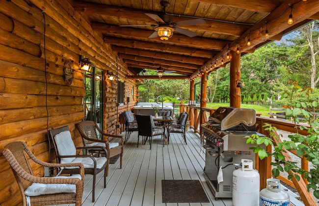 The Bigwood Cabin by Avantstay Hot Tub Firepit Pool Table Private Yard - Photo 62