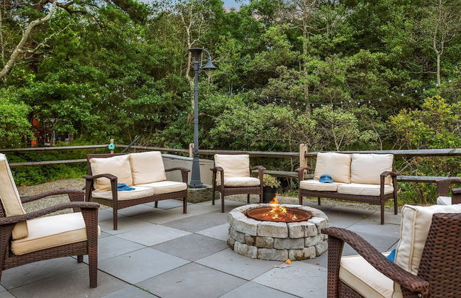 The Bigwood Cabin by Avantstay Hot Tub Firepit Pool Table Private Yard - Photo 64