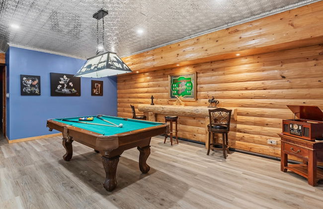 The Bigwood Cabin by Avantstay Hot Tub Firepit Pool Table Private Yard - Photo 28