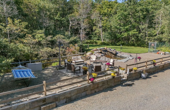 The Bigwood Cabin by Avantstay Hot Tub Firepit Pool Table Private Yard - Photo 72