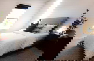 Photo 3 - 5020 PLace - Luxury Apartment
