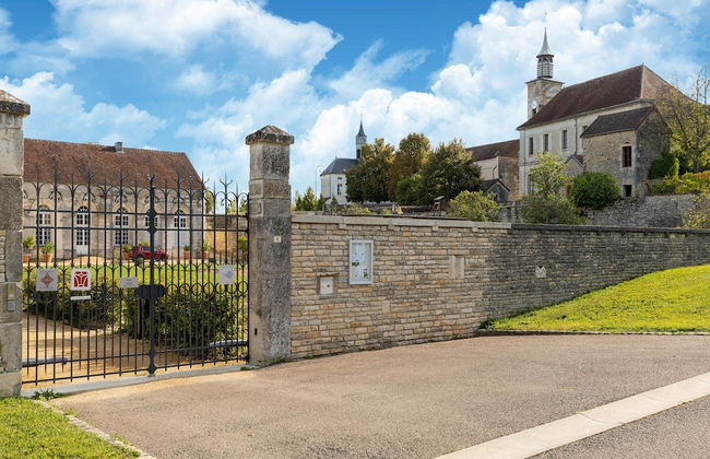 Charming Home in Molesme - Photo 37