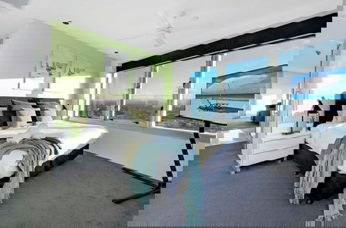 Foto 3 - Private Q Tower Apartments - Wow Stay