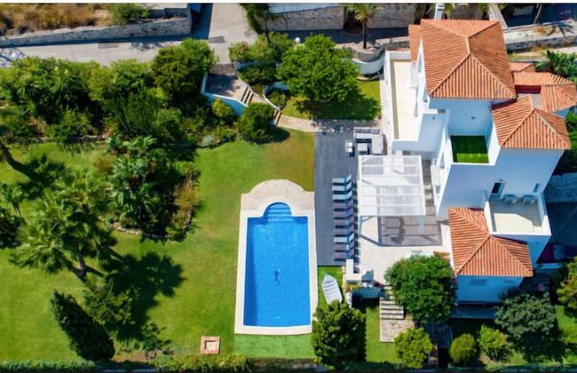 Elegant Villa Retreat - Photo 30