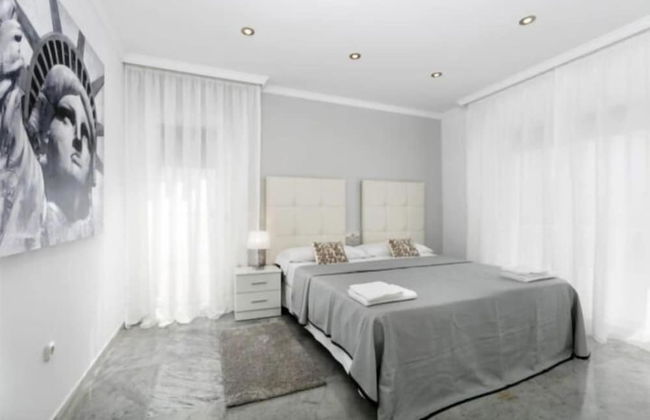 Elegant Villa Retreat - Photo 15