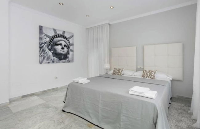 Elegant Villa Retreat - Photo 14