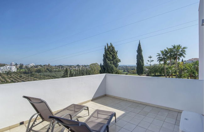 Elegant Villa Retreat - Photo 36