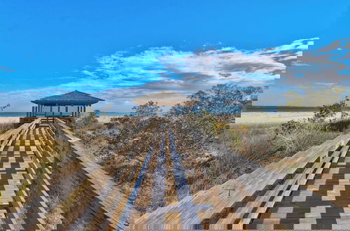 Foto 1 - Beachside Boardwalk & Views Pool + Hot Tub 202 on the Sound
