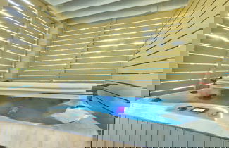 Foto 3 - Beachside Boardwalk & Views Pool + Hot Tub 202 on the Sound