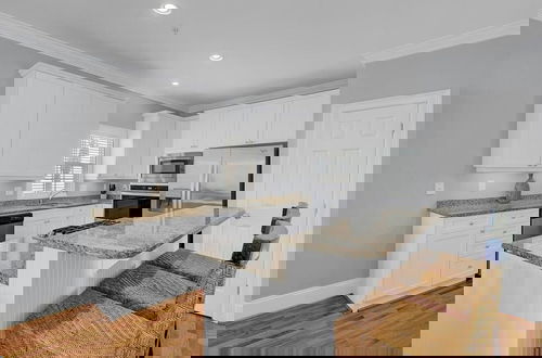 Photo 11 - 6 10th Avenue by Avantstay Steps to the Beach Pool 2691 Sqft