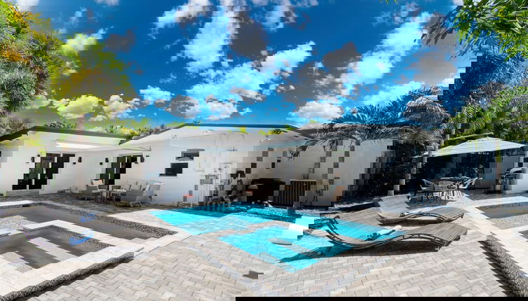 Foto 1 - Turtle Nest by Avantstay Near Downtown Beaches - Chic FL Escape