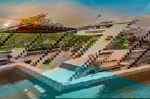 Photo 1 - 4 Br Private Rooftop Pool Spacious Exclusive