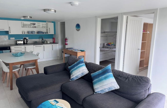 Sea View - 1min to Beach - Dog Friendly - 4 Guests - Foto 6