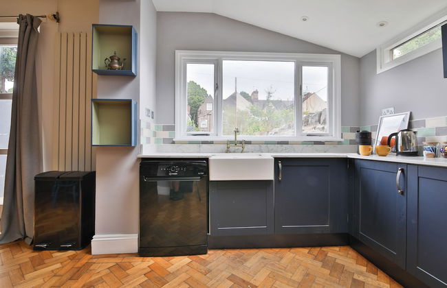 4 Bed House with Pool Table & Parking - Foto 24