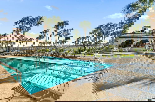 Foto 3 - Oceanview Top-floor Penthouse in Surf Club Beach Pool Access