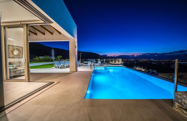 Villa Con Vista- Heated Pool 4 bdr Sleeps 8 - Photo 3