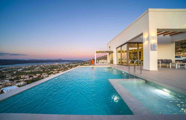 Villa Con Vista- Heated Pool 4 bdr Sleeps 8 - Photo 2