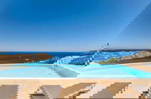 Foto 4 - Luxury Villa With Stunning Views Above Kalo Livadi