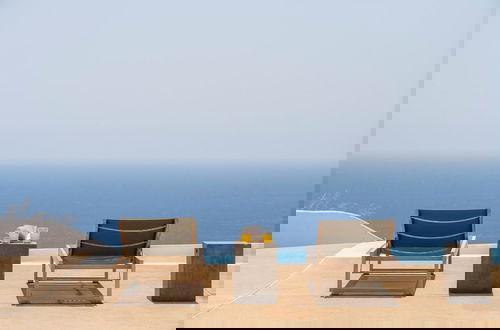 Foto 12 - Luxury Villa With Stunning Views Above Kalo Livadi