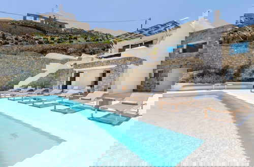 Foto 57 - Luxury Villa With Stunning Views Above Kalo Livadi