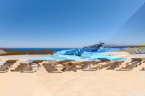 Foto 5 - Luxury Villa With Stunning Views Above Kalo Livadi