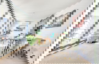 Photo 1 - StayAU Leisure 2BR Modern CBD Apt
