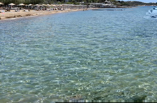 Foto 17 - Vouliagmeni Kavouri Beachfront Apartment
