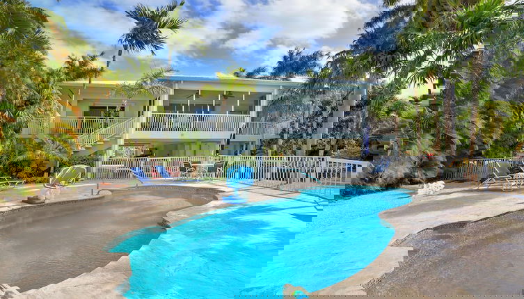 Foto 1 - Waterfront Luxury Home With Pool And Boat Dock 3 Bedroom Home by RedAwning