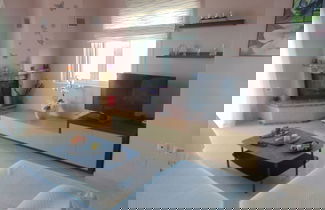Foto 2 - Comfy Beachfront Litinas Casa With Seaview