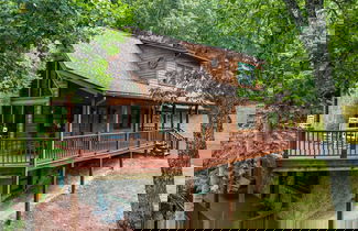 Foto 1 - Restoration Retreat At Greenbrier 3 Bedroom Cabin by RedAwning