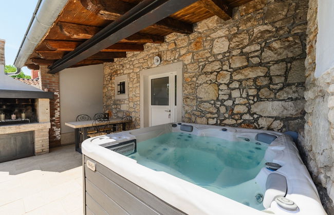 Warm Holiday Home With Terrace - Photo 18