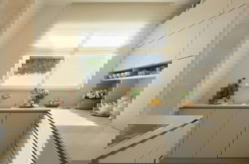 Foto 12 - Villa in Tranquil Hillside Location