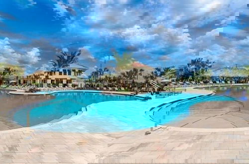 Foto 25 - Beautiful Pool Villa With Spa And Game Room-2730bd 5 Bedroom Home by RedAwning