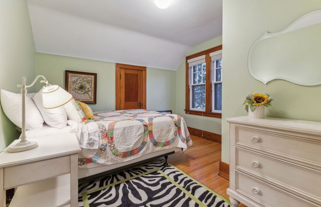 Charming Ann Arbor Retreat Near Dt & Attractions 3 Bedroom Home - Photo 2