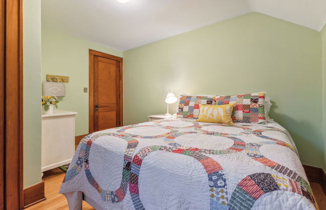 Charming Ann Arbor Retreat Near Dt & Attractions 3 Bedroom Home - Photo 3
