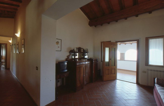 Farmhouse in Tuscany With Pool & Valley Views - Photo 12