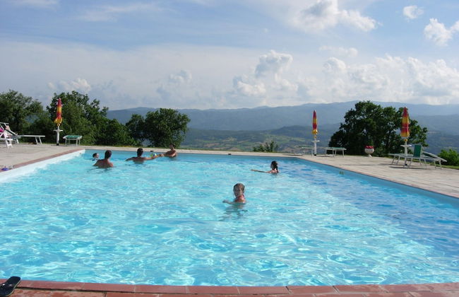Farmhouse in Tuscany With Pool & Valley Views - Photo 17