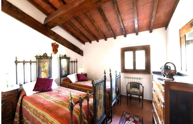 Farmhouse in Tuscany With Pool & Valley Views - Photo 5
