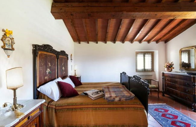 Farmhouse in Tuscany With Pool & Valley Views - Photo 2