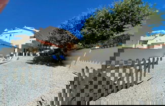 Foto 2 - Appealing Apartment With Garden