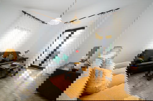 Foto 9 - Graceful Apartment With Barbecue Area