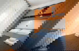 Foto 3 - Graceful Apartment With Barbecue Area