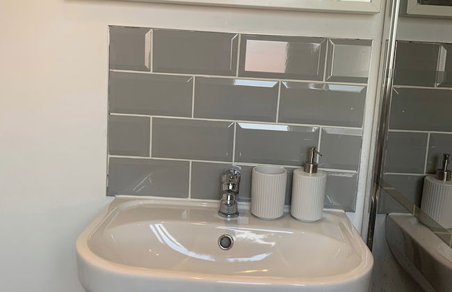 Seaside Chic Loft Apartment in Leigh-on-sea - Photo 9