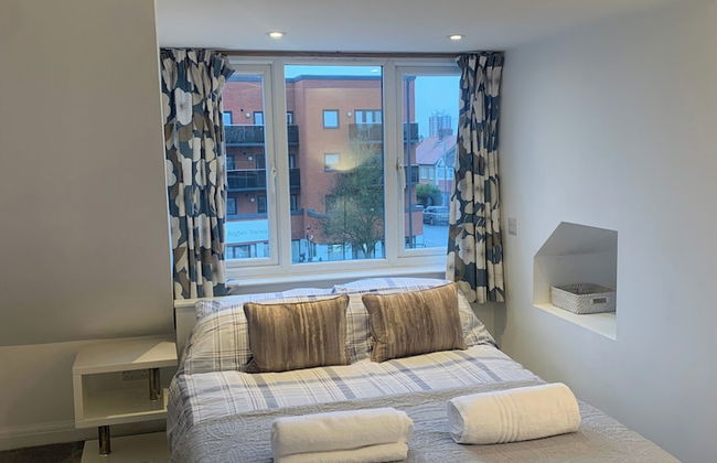 Seaside Chic Loft Apartment in Leigh-on-sea - Photo 4