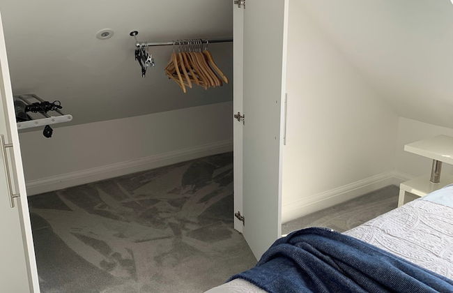 Seaside Chic Loft Apartment in Leigh-on-sea - Photo 3