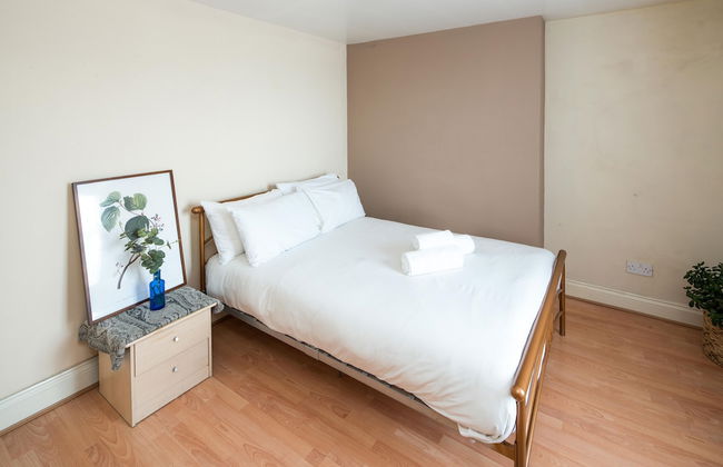 Stylish Penthouse for 6 in Woolwich - Photo 9