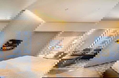 Foto 4 - Modern 1BR Near Dubai Frame With City Views
